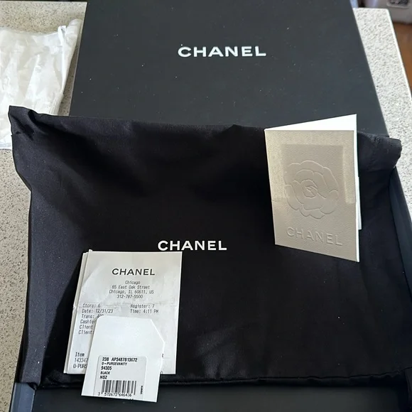 Chanel handbag - Picture 9 of 17